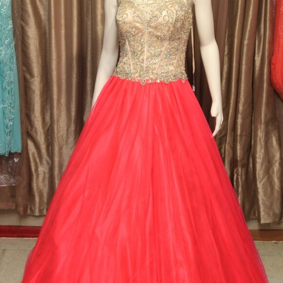 Dress - Picture 8 of 9